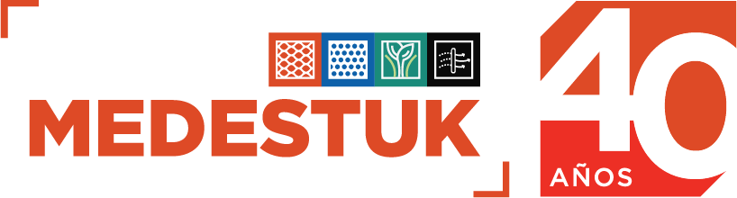 Logotipo del Grupo Medestuk con cuatro iconos y el texto «40 años» en naranja intenso en la parte derecha, con motivo de la celebración de su 40.º aniversario.